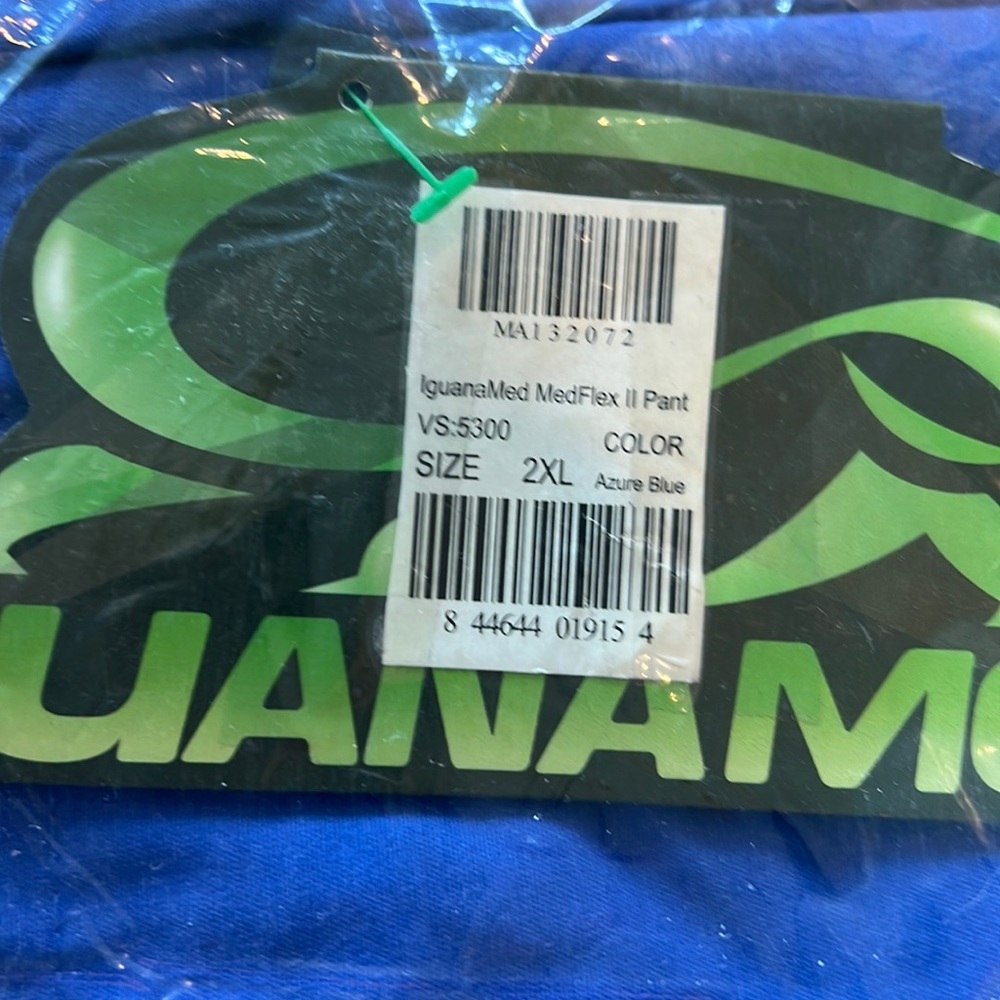 Iguanamed blue scrubs. 2xl. NWT